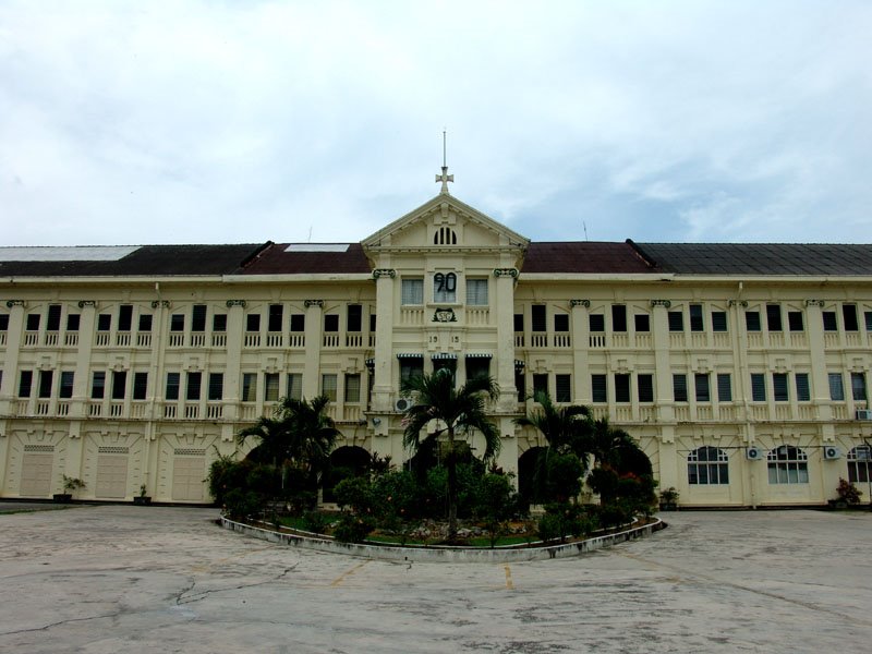 Saint George's Institution.